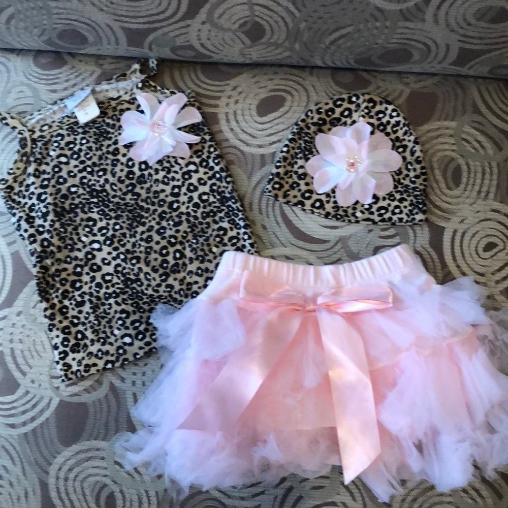 Haute baby 3 piece leopard set